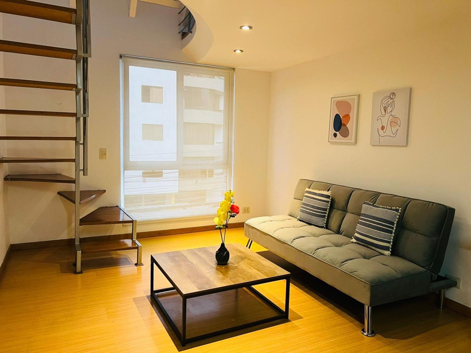Apartamento Duplex A Media Cuadra De La Embajada Eeuu Lima Exterior foto