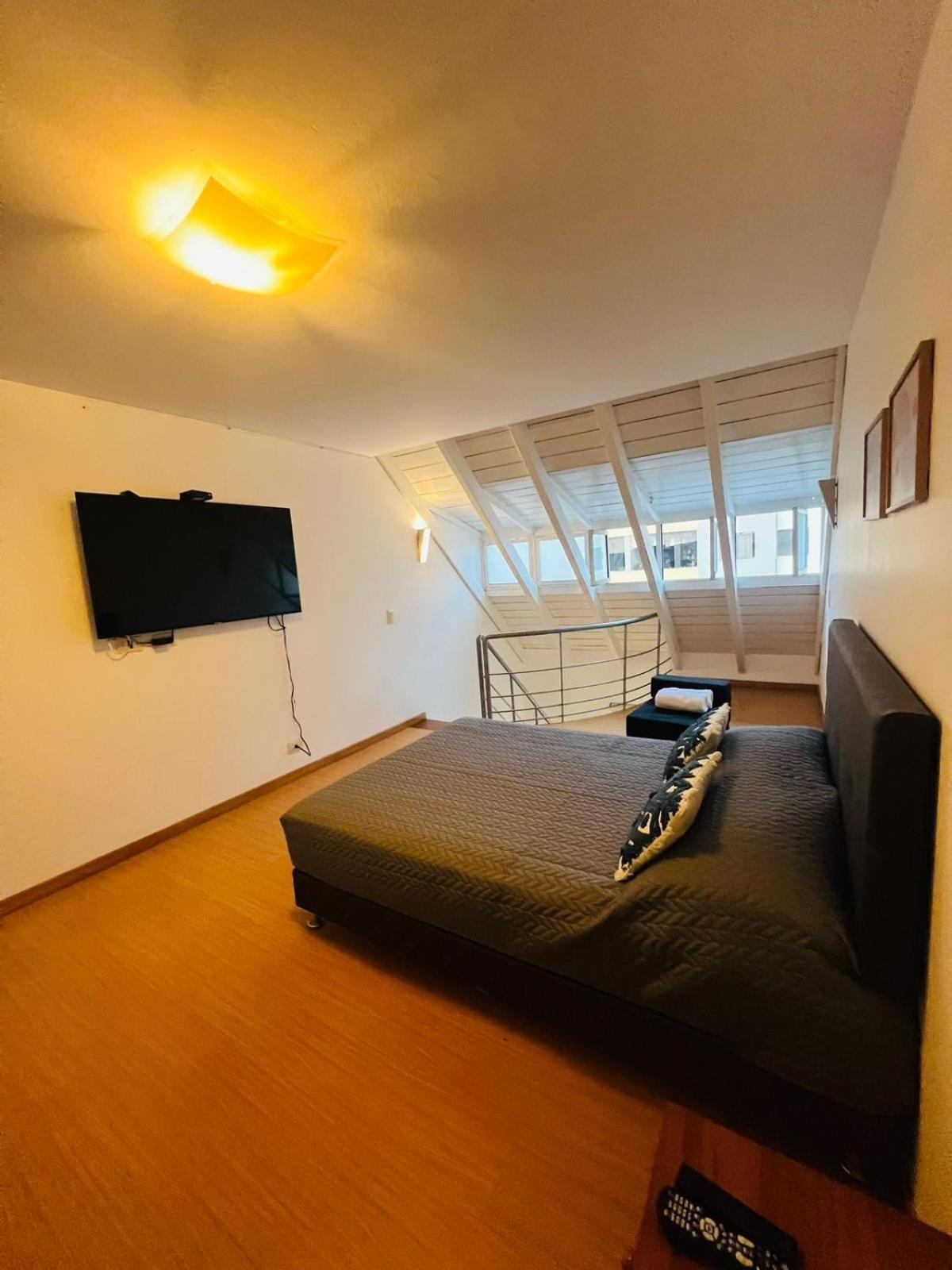 Apartamento Duplex A Media Cuadra De La Embajada Eeuu Lima Exterior foto
