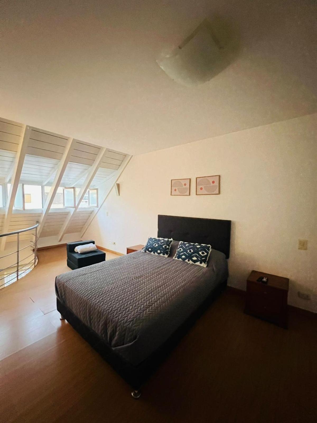 Apartamento Duplex A Media Cuadra De La Embajada Eeuu Lima Exterior foto