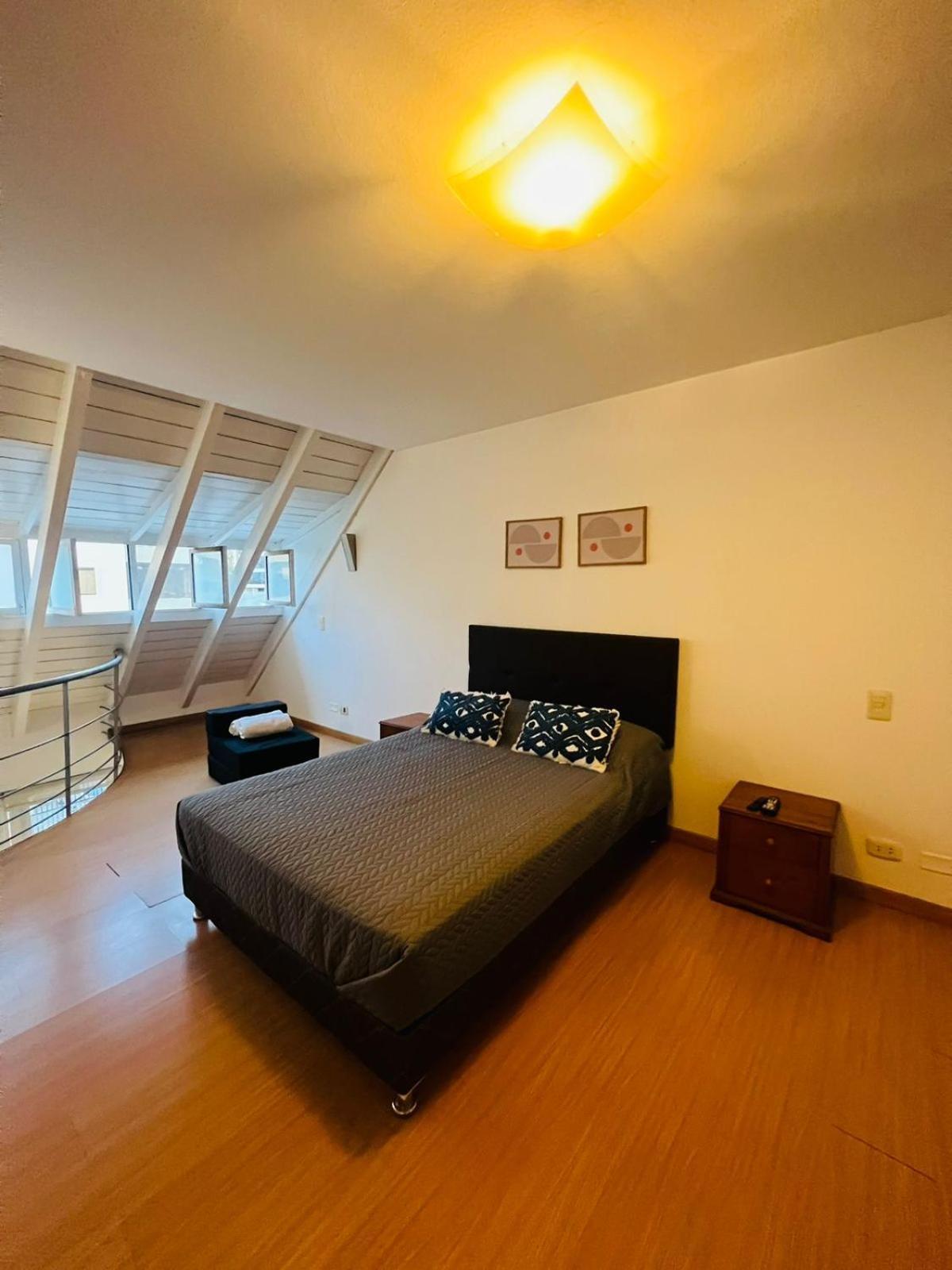 Apartamento Duplex A Media Cuadra De La Embajada Eeuu Lima Exterior foto